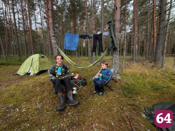Актер из Саратова отправился в поход с сыновьями и довел поклонников до слез